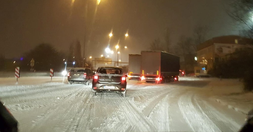Další varování meteorologů. Silné sněžení, vichr a náledí