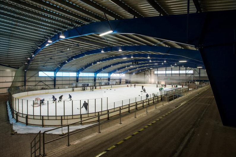 Kam o jarních prázdninách? Třeba na veřejné bruslení