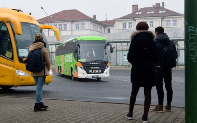 Právě pro Tebe / Kavárna a pekárna 21 FlixBus zlevnil a chce víc zastávek v Liberci, RegioJet láká na internet