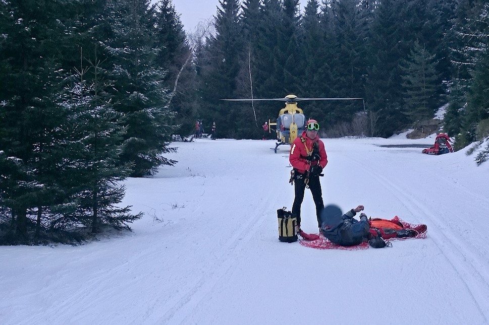 V Jizerských horách se na ledopádu vážně zranil horolezec