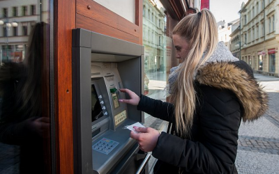 Právě pro Tebe / Kavárna a pekárna 23 Bankomaty nejsou. Vybírat hotovost musejí lidé jezdit jinam