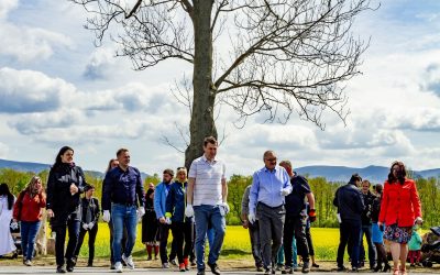 TJ Jiskra Višňová 42 Fotoreportáž ze symbolické výsadby stromů v Kočárové aleji