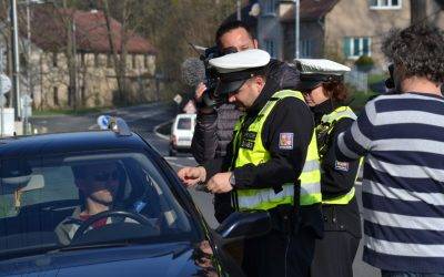 Právě pro Tebe / Kavárna a pekárna 23 FOTO, VIDEO: Pospíchat se dnes nevyplatilo. Policisté měřili na pěti desítkách míst