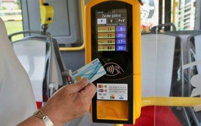 Právě pro Tebe / Kavárna a pekárna 24 Konec hledání mincí. Příměstské autobusy v Libereckém kraji přijmou i karty