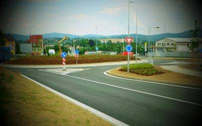 Právě pro Tebe / Kavárna a pekárna 22 Začnou práce na hlavní silnici do průmyslové zóny Jih. Čekají se problémy