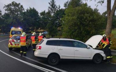 Na mokru nezvládl řízení a narazil do svodidel. Skončil v nemocnici