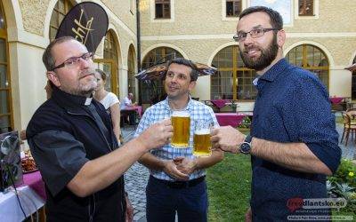 Od čtvrtka budou povinné roušky ve vnitřních prostorách budov v celé ČR 8 V Hejnicích narazili první sud klášterního ležáku Anastas