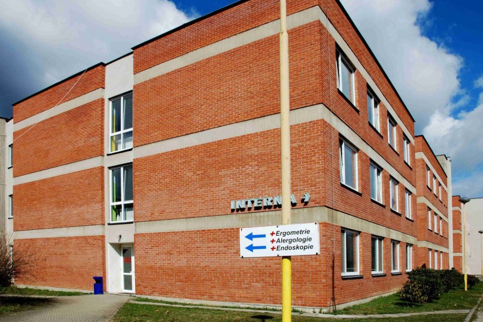 Otravu krve způsobila kontaminace, nebo vadné anestetikum. Nemocnice podala trestní oznámení