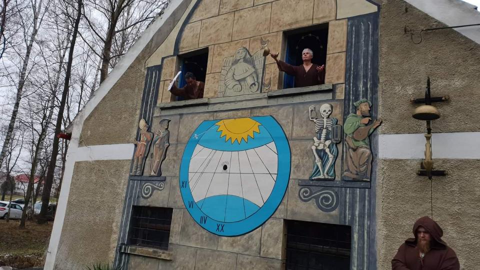 Tradiční zábava v Krásném Lese. Živý orloj a dvanáct apoštolů