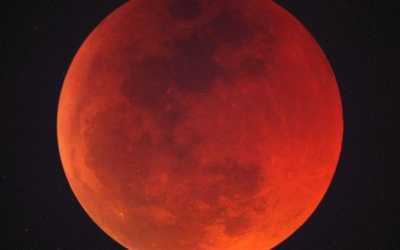 Obchody, nákupní centra, trhy, potraviny, farmářské trhy a stánky 28 V pondělí brzy ráno můžete vidět úplné zatmění Měsíce. Další bude až za šest let