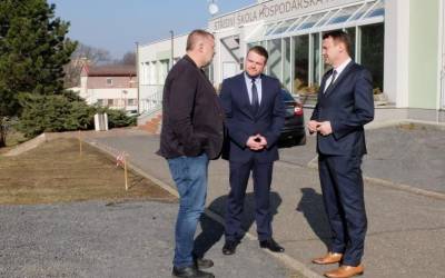 U Zeleného stromu / Restaurace 24 Hejtman kraje řešil ve Frýdlantu hospodářskou školu i regionální témata