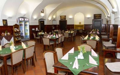 Sportovní kluby, hřiště, haly a další sportoviště 28 Navštivte Klášterní restauraci Hejnice / Akce na únor a březen