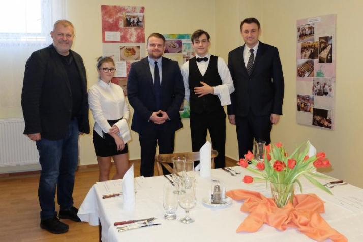 Hejtman kraje řešil ve Frýdlantu hospodářskou školu i regionální témata 2 SŠHL schůzka s hejtmanem 2