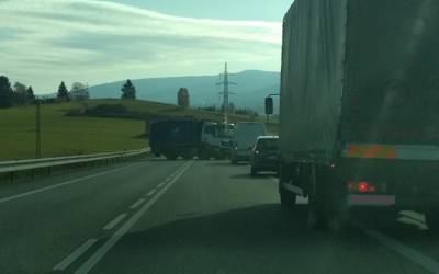 Frýdlant se v sobotu skvěle bavil! 5 Na obchvatu Studánky se srazil popelářský náklaďák s autem. Zemřela řidička a dvě děti