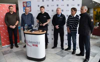 Plus 3 Krizový štáb Libereckého kraje poptává dobrovolníky na pomoc i na šití roušek