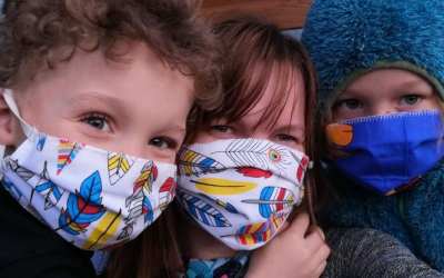 Plus 4 Levandulovna v Raspenavě se přidala k šití roušek, už jich mají rovnou stovku…