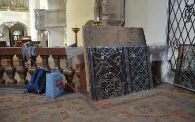 Frýdlant se v sobotu skvěle bavil! 12 V kostele Nalezení svatého Kříže byly obnoveny první dvě vitráže