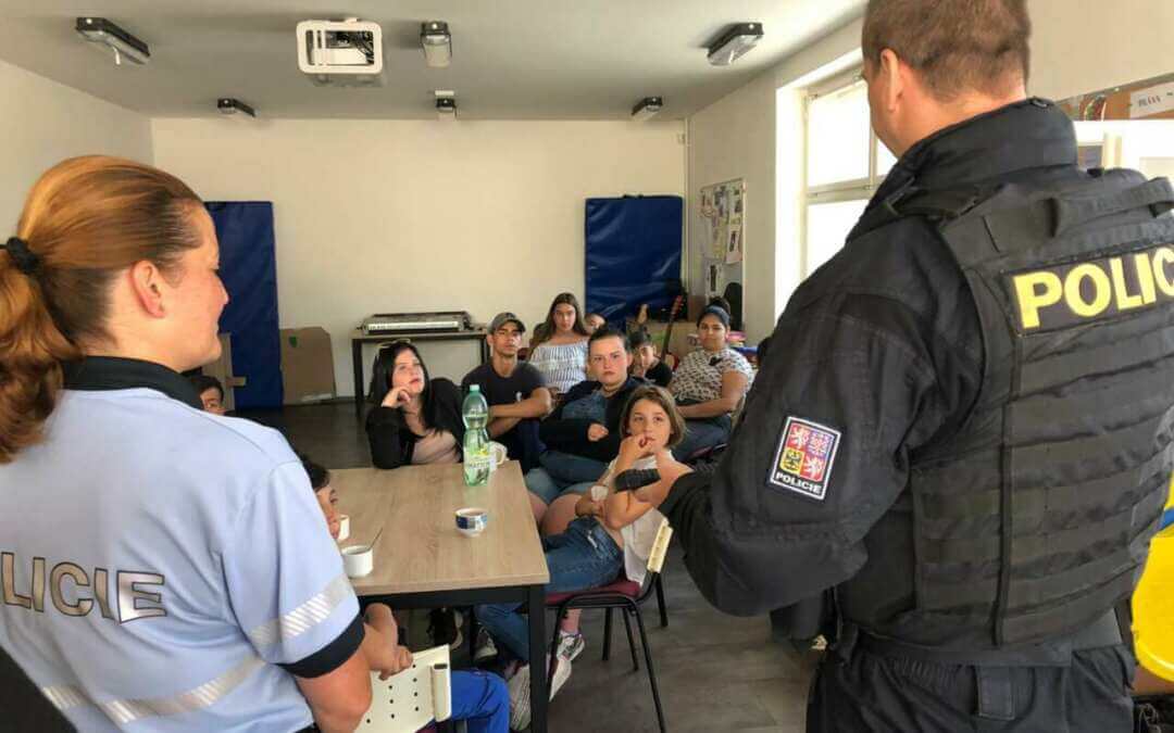 Policisté navštívili děti v nízkoprahovém centru