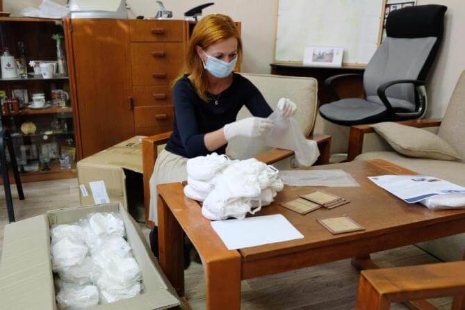 Frýdlant rozdá seniorům starším 65 let balíček ochranných pomůcek proti šíření koronaviru