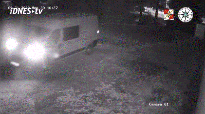 U prodejny ležel mrtvý muž, policie pátrá na Liberecku po bílé dodávce