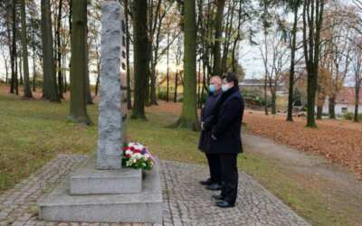 Čarodějnice v Lázních Libverda 9 Památku válečných veteránů uctili starosta a místostarosta u památníků na hřbitově