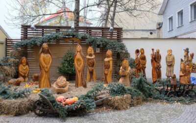 freedlantsko.eu 39 Na nádvoří radnice stojí krásný dřevěný betlém, přijďte se podívat