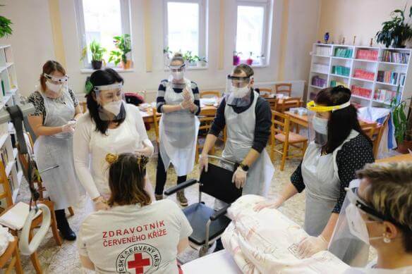 Zaměstnanci Městského úřadu Frýdlant absolvují kurz pečovatele v záloze