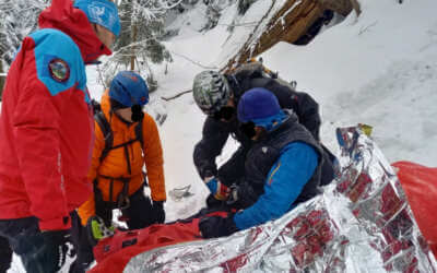 Férová nabídka / DGS 105 Horolezec spadl z ledu v nepřístupném terénu Velkého Štolpichu a zranil se. Pomohla Horská služba