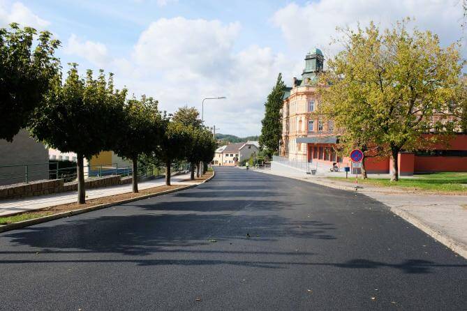 Ulice Čapkova, Horská a Husova mají nový asfaltový povrch