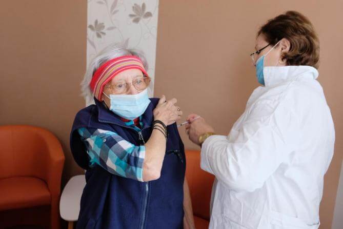 Ve Středisku sociální péče začala vakcinace klientů a seniorů 80+