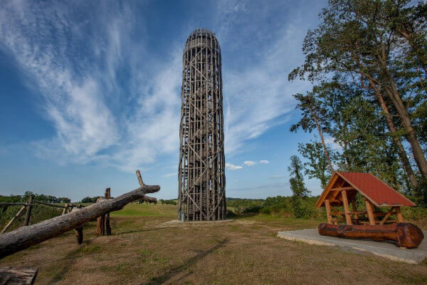 Okurka s výhledem. Rozhledna v Heřmanicích vítá turisty bezmála deset let