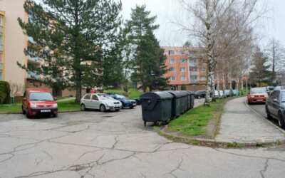 Jakub Kohák rozesmál kunratický kulturák / Fotoreportáž 4 Obnova parkoviště a okolí v Husově ulici začne v červnu