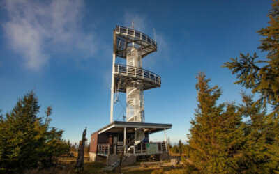 Férová nabídka / DGS 105 Dřevo vystřídal kov. Nová rozhledna na Smrku je letos plnoletá