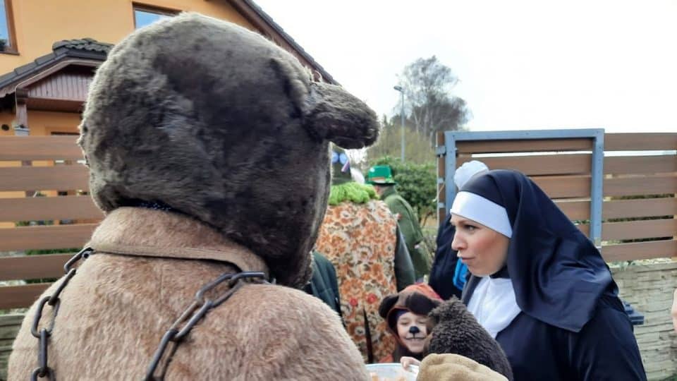 Část Frýdlantu ožila rejem maškar. Baráčníci tam po vynucené roční pauze uspořádali masopustní průvod