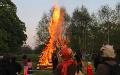Stavění májky a čarodějnický rej v Jindřichovicích pod Smrkem