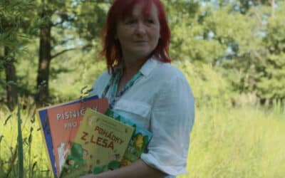 V jedné školce neměli noty, tak jsem si začala vymýšlet písničky, říká autorka knih pro děti Lenka Jakešová