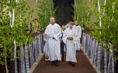 Nedělní pouť v Hejnicích, děti z nedělní školy přistoupily poprvé k eucharistii / Fotoreportáž