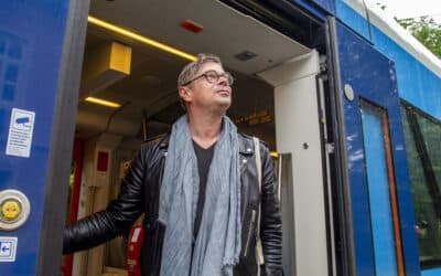 Spisovatel a scénárista Jaroslav Rudiš zavítal do Hejnic a Bílého Potoka / Fotoreportáž