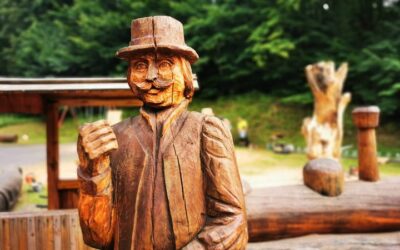 Ubytování, penziony, hotely, chaty, chalupy, resorty, hostely, motoresty a kempy 39 13. ročník Řezbářského sympozia v Heřmanicích