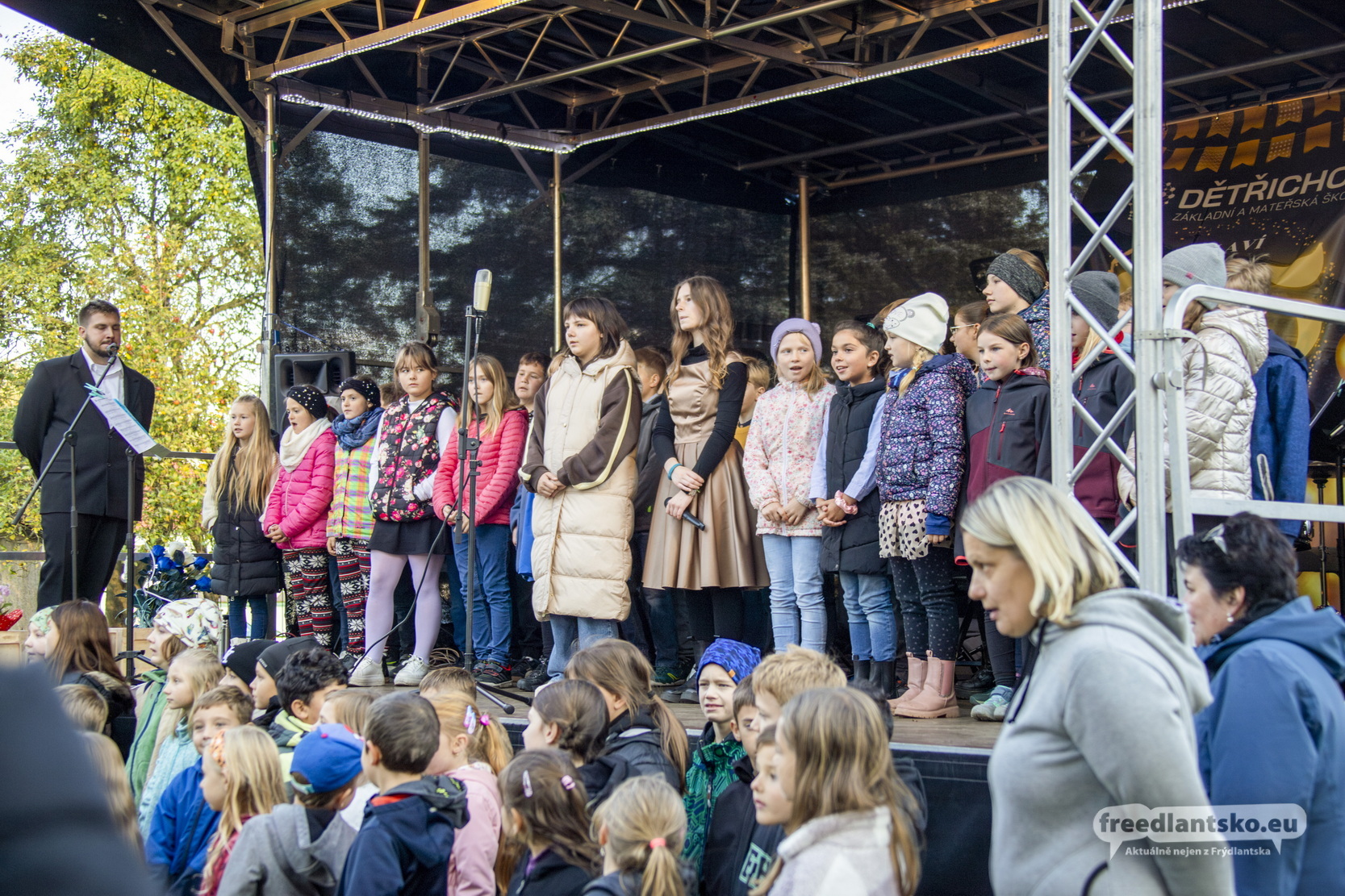 Škola Dětřichov 125 let příběhů, setkání a vzpomínek Škola Dětřichov 125 let příběhů, setkání a vzpomínek
