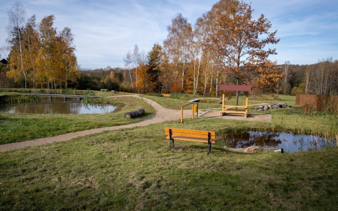 Nové tůně pod Mlýnským vrchem: Dětřichov otevírá přírodní zónu pro lidi i živočichy