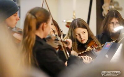 Adventní koncert v Hejnicích opět nadchnul zcela zaplněný chrám / Fotoreportáž 2025