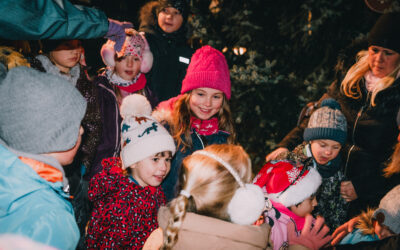 Bílý Potok 151 V Kunraticích se rozsvítil vánoční strom za zpěvu dětí / Fotoreportáž