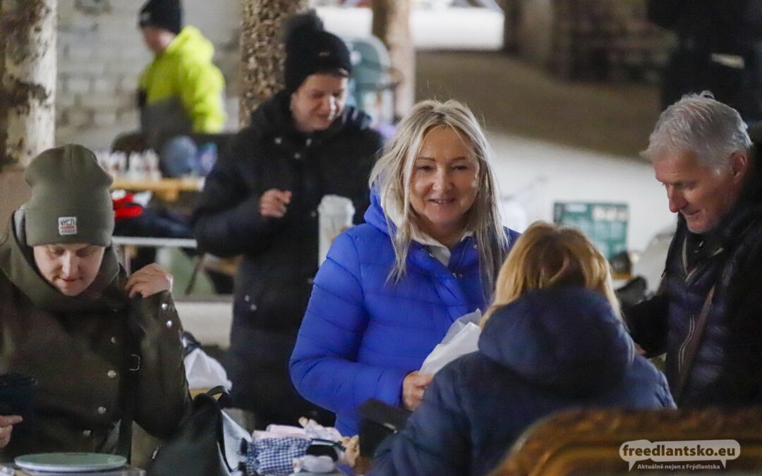 Ranní déšť, grog na zahřátí a první jarní slunce, takový byl jarní Kunratický blešák 2026 / Fotoreportáž