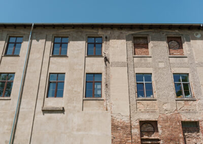 poustka 25